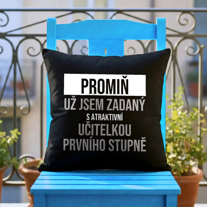 Promiň, už jsem zadaný s atraktivní učitelkou prvního stupně - černý polštář s potiskem