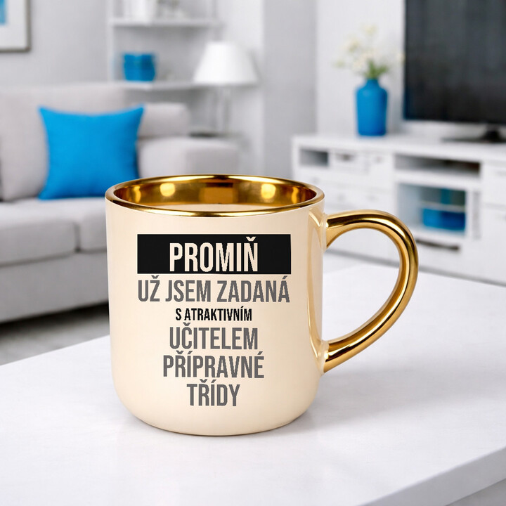 Promiň, už jsem zadaná s atraktivním učitelem přípravné třídy - elegantní hrnek na dárek