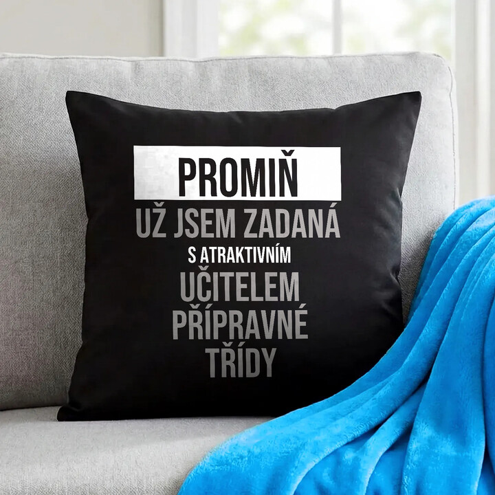 Promiň, už jsem zadaná s atraktivním učitelem přípravné třídy - černý polštář s potiskem