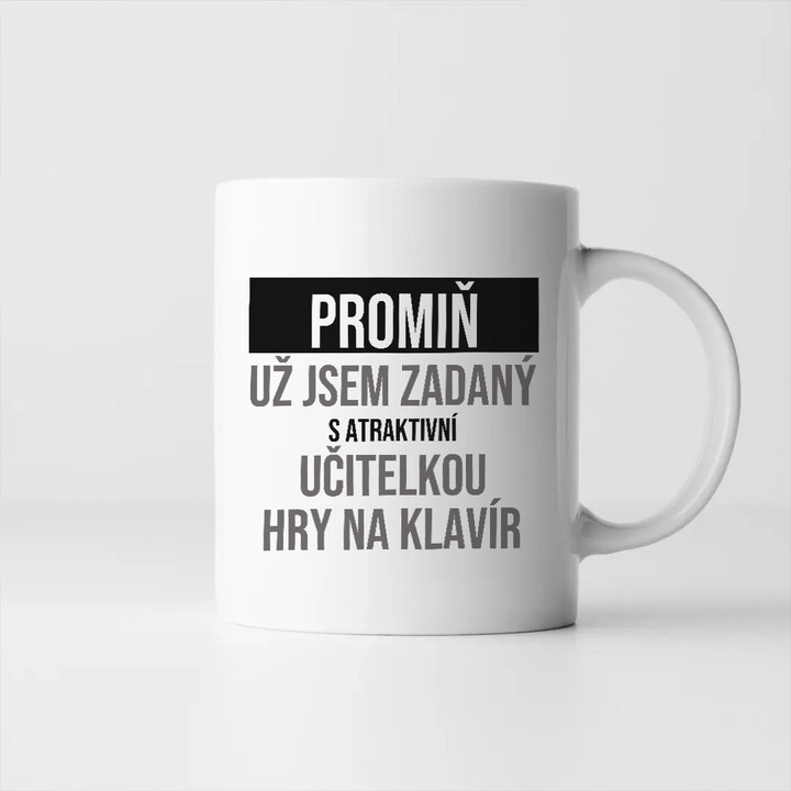 Promiň, už jsem zadaný s atraktivní učitelkou hry na klavír - hrnek s potiskem