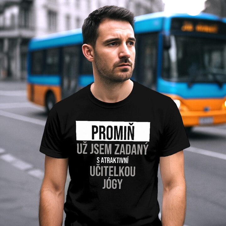 Promiň, už jsem zadaný s atraktivní učitelkou jógy - pánské tričko s potiskem