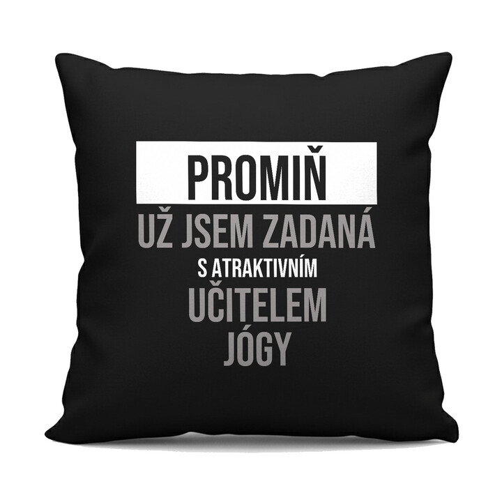 Promiň, už jsem zadaná s atraktivním učitelem jógy - černý polštář s potiskem