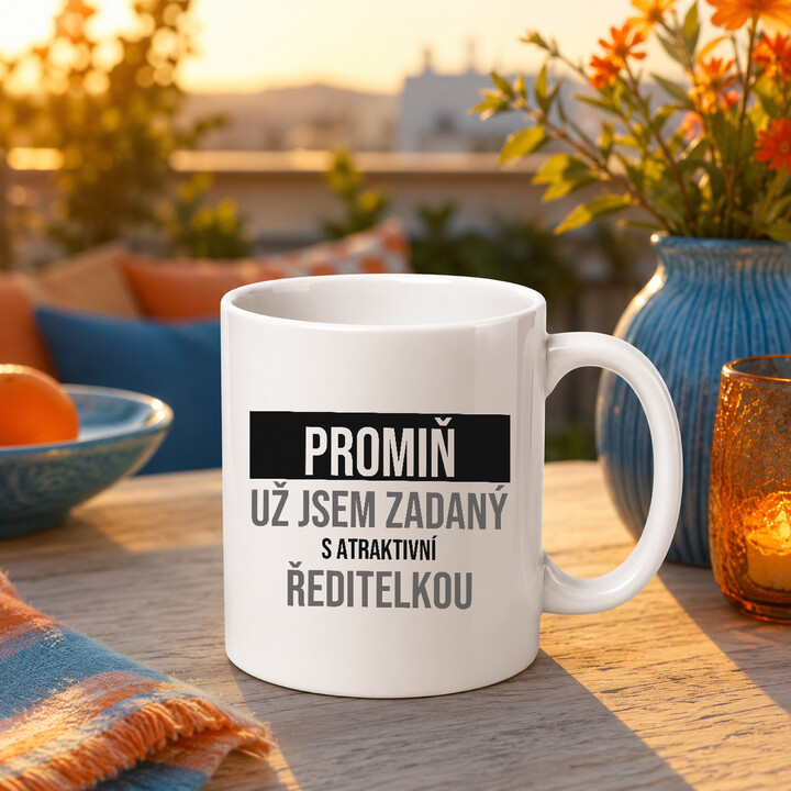 Promiň, už jsem zadaný s atraktivní ředitelkou - hrnek s potiskem