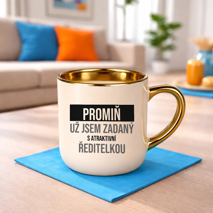 Promiň, už jsem zadaný s atraktivní ředitelkou - elegantní hrnek na dárek
