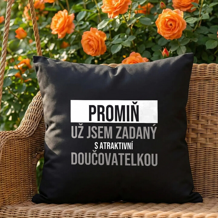 Promiň, už jsem zadaný s atraktivní doučovatelkou - černý polštář s potiskem