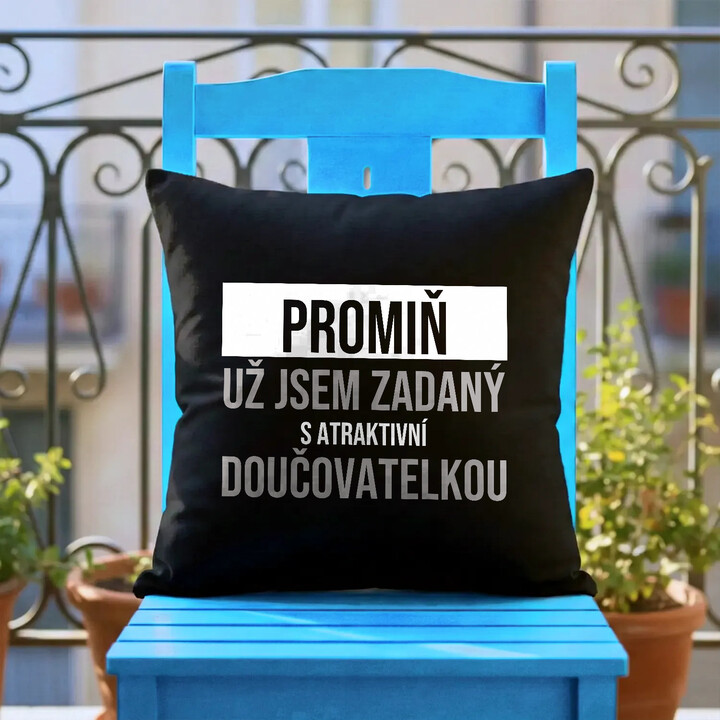 Promiň, už jsem zadaný s atraktivní doučovatelkou - černý polštář s potiskem