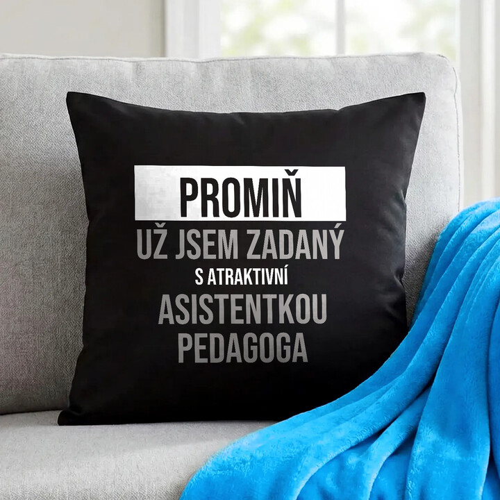 Promiň, už jsem zadaný s atraktivní asistentkou pedagoga - černý polštář s potiskem