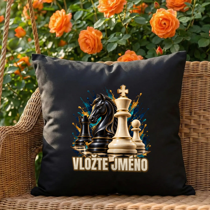 Šachy (jméno) - jezdec, král a pěšec - černý polštář s potiskem - personalizovaný produkt