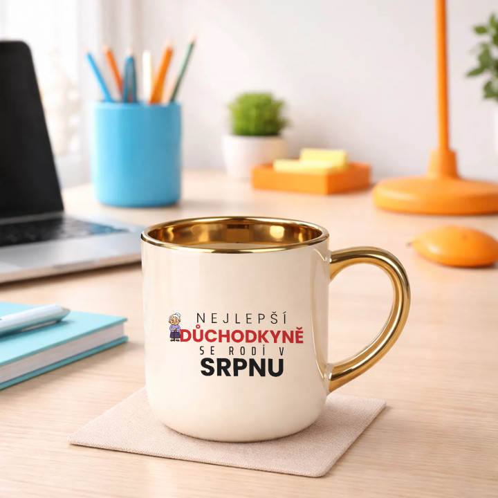 Nejlepší důchodkyně se rodí v srpnu - elegantní hrnek na dárek