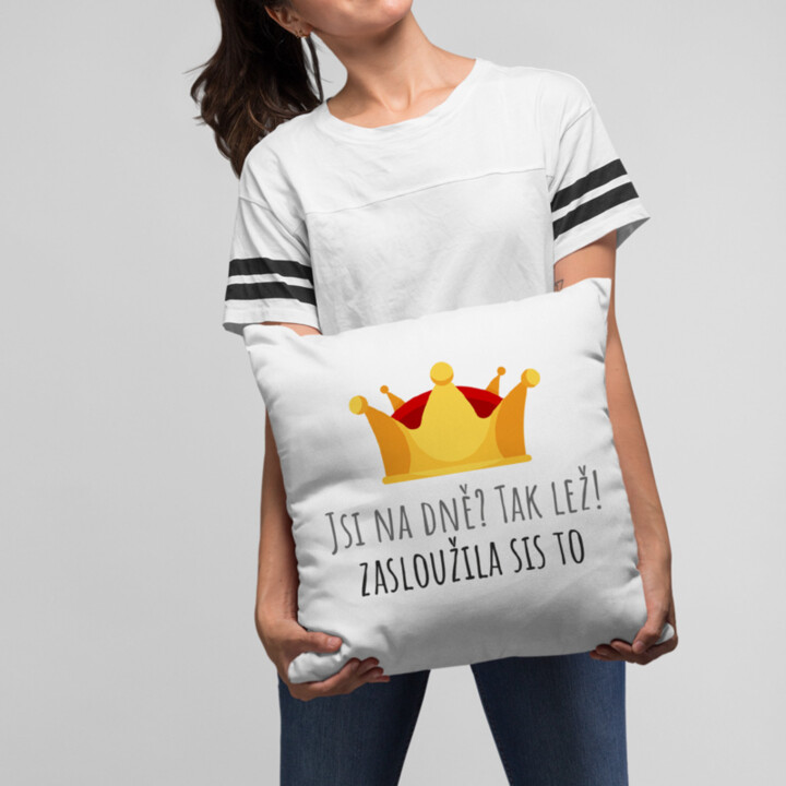 Jsi na dně? Tak lež! Zasloužila sis to - polštář