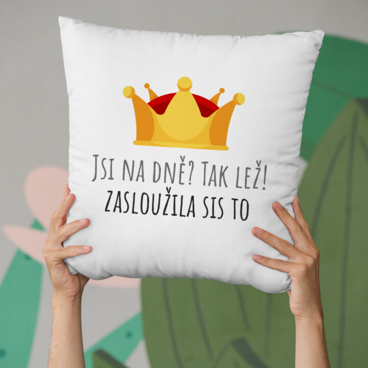 Jsi na dně? Tak lež! Zasloužila sis to - polštář