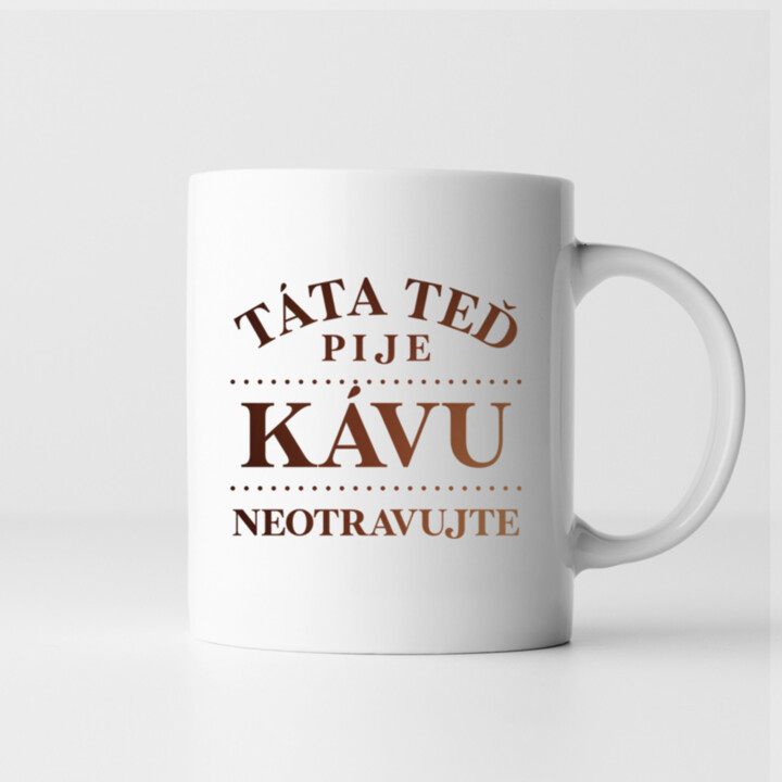 Táta teď pije kávu - neotravujte - hrnek