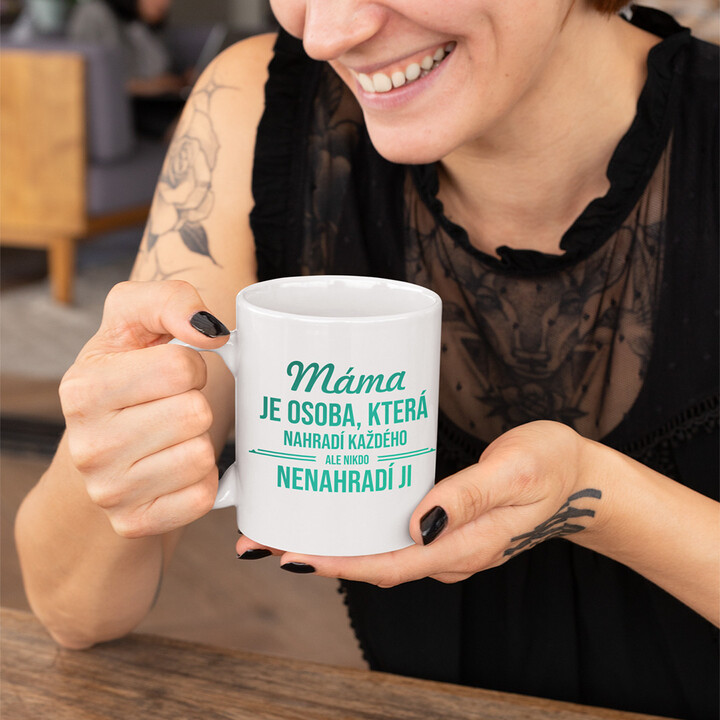 Máma je osoba, která nahradí každého - hrnek