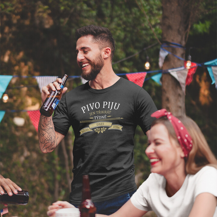 Pivo piju jen třikrát týdně - včera, dnes a zítra - pánské tričko s potiskem