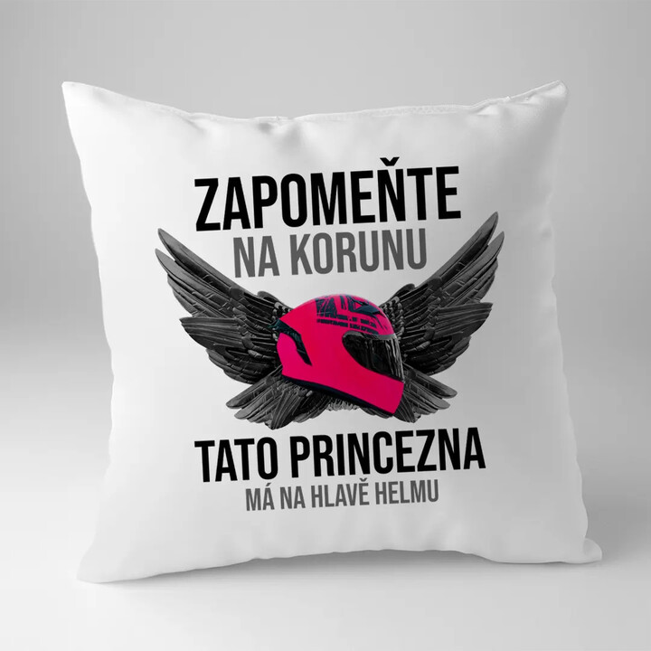 Zapomeňte na korunu - tato princezna má na hlavě helmu - polštář