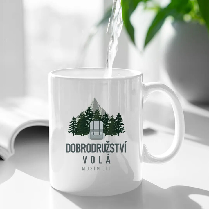 Dobrodružství volá, musím jít - hrnek s potiskem
