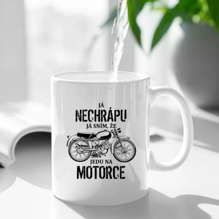 Já nechrápu - já sním, že jedu na motorce - hrnek s potiskem