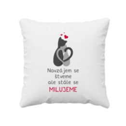 Navzájem se štveme, ale stále se milujeme - polštář s potiskem