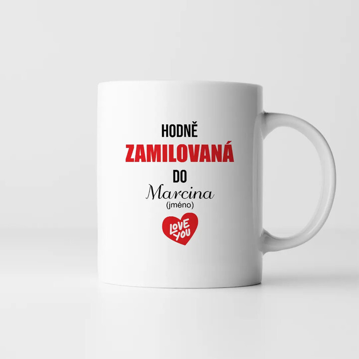 Hodně zamilovaná do ... (jméno) - hrnek s potiskem