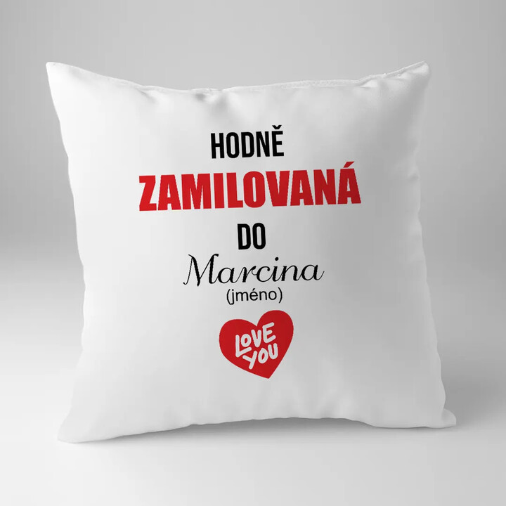 Hodně zamilovaná do ... (jméno) - polštář s potiskem