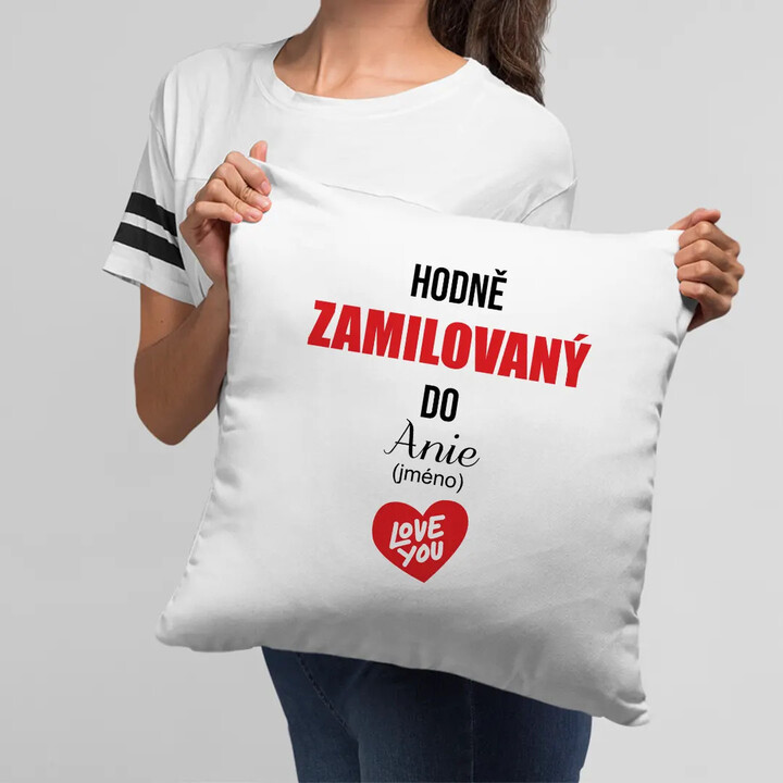 Hodně zamilovaný do ... (jméno) - polštář s potiskem