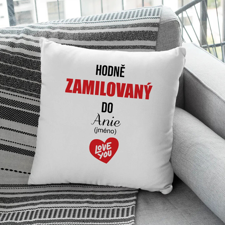 Hodně zamilovaný do ... (jméno) - polštář s potiskem