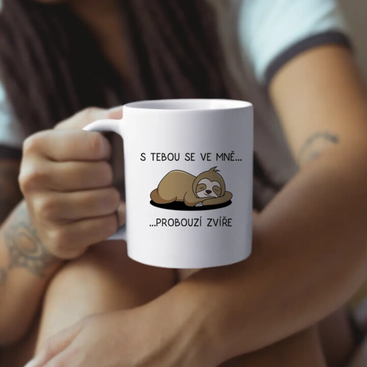 S tebou se ve mně probouzí zvíře - hrnek s potiskem