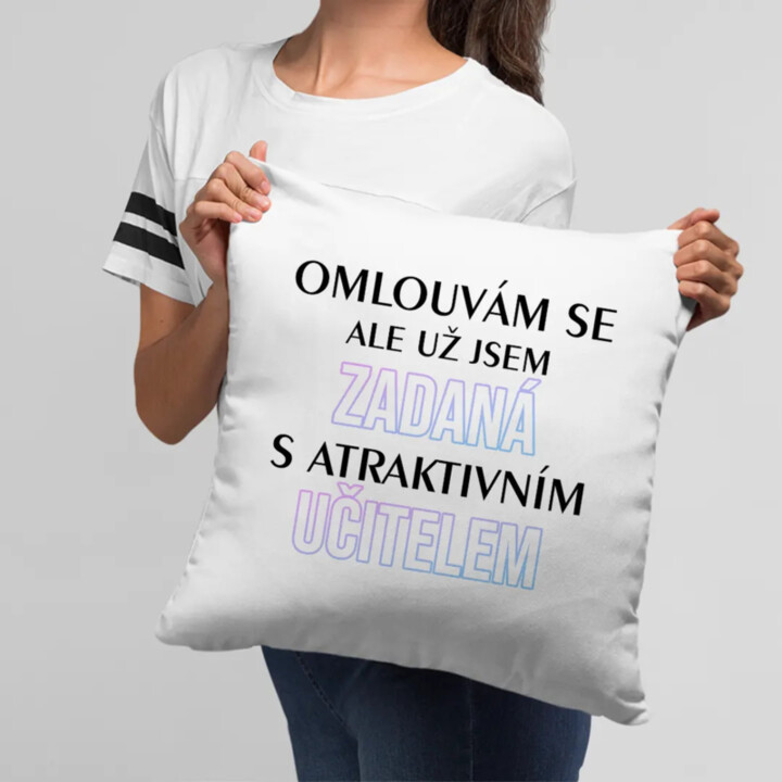 Omlouvám se, ale už jsem zadaná s atraktivním učitelem - polštář s potiskem