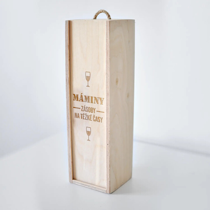 Máminy zásoby na těžké časy - box na víno s gravírováním