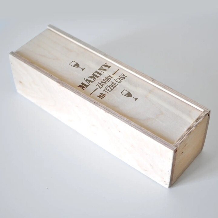 Máminy zásoby na těžké časy - box na víno s gravírováním